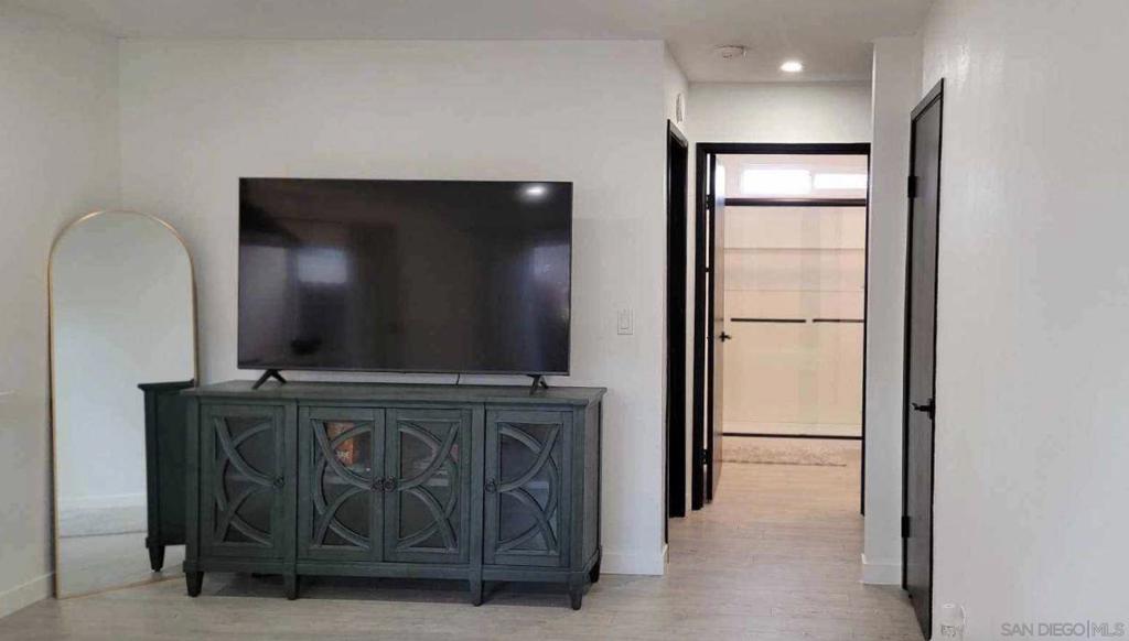 9556 Carroll Canyon Rd 143