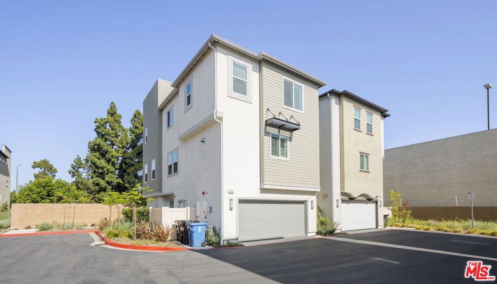 Photo of 756 Daniel Freeman Circle, Inglewood, CA 90301 (MLS # 26644459)