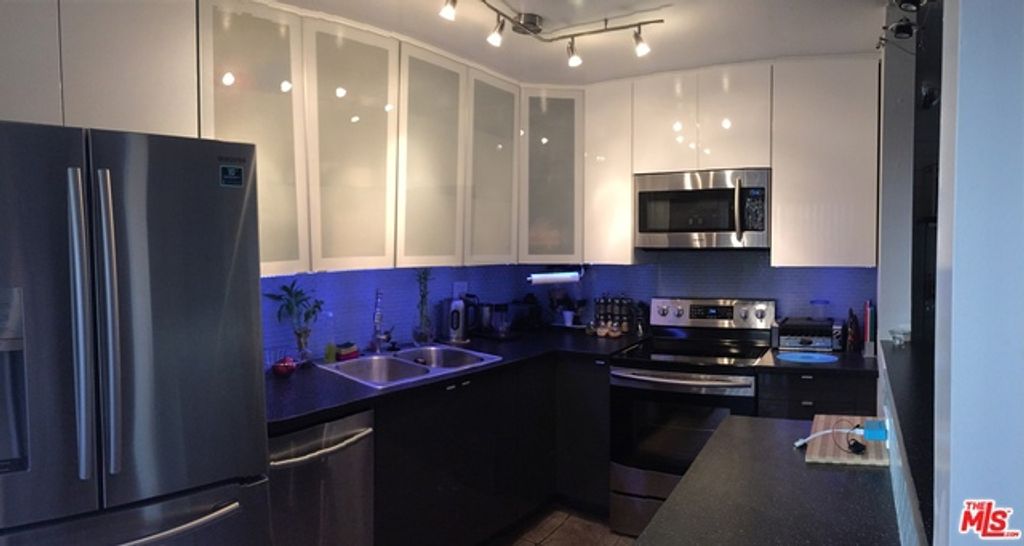 listing image 130727147602116826569