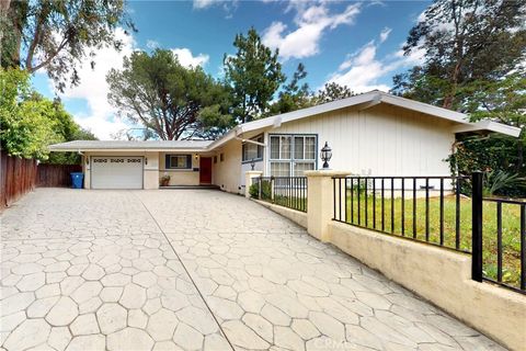 Photo of 11918 Cameo Place, Granada Hills, CA 91344 (MLS # SR26095259)