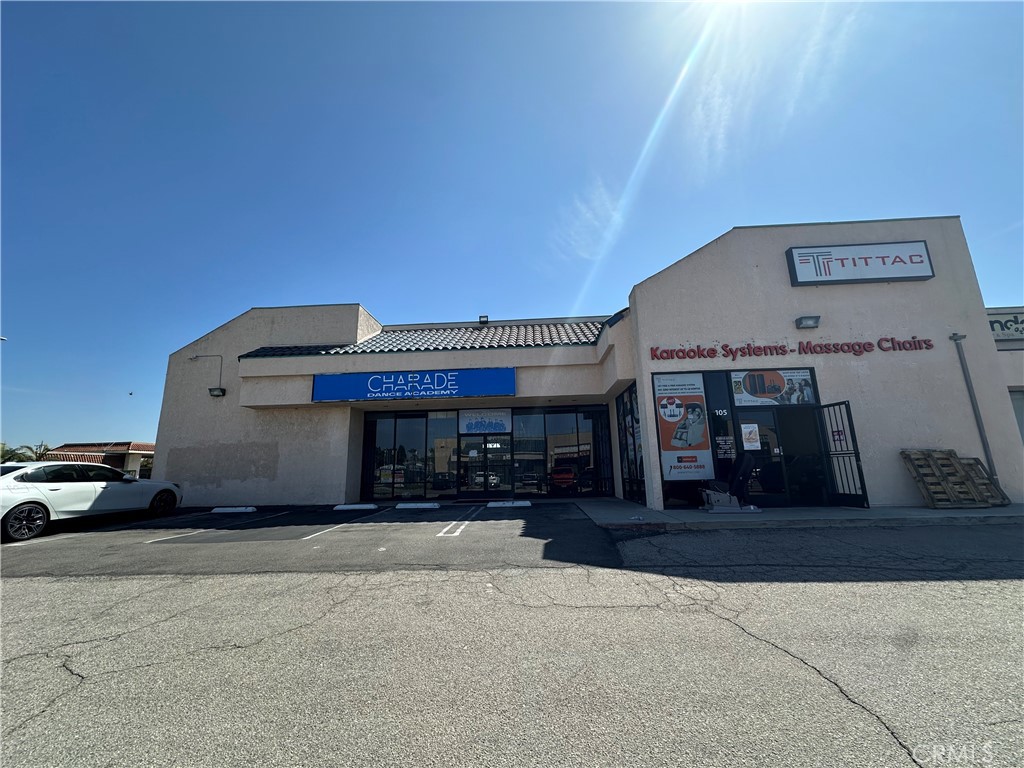 Located in the prime and most desired location, on Garden Grove Blvd, close to Magnolia Ave, home to a thriving Vietnamese and Korean community. Close multiple shopping center, and modern vibe business. Great retail, studio or office space in commercial plaza with other shops and professionals that drive each other’s businesses. Good visibility and exposure to foot and street traffic. Completely cleared out unit. Perfect for businesses that need functional space immediately, in transition or expanding and want a raw space to design. Ready for customization or build out. Wall lined with plenty of plugs for computers or equipment. Close to freeways 22 and 405, H-Mart, Rodeo 39 Public Market, great food, annual festivals and year round shopping. Garden Grove has a population over 150,000. Surrounded by even denser cities and destination spots such as Huntington Beach, Stanton, and Westminster. Call for a tour.