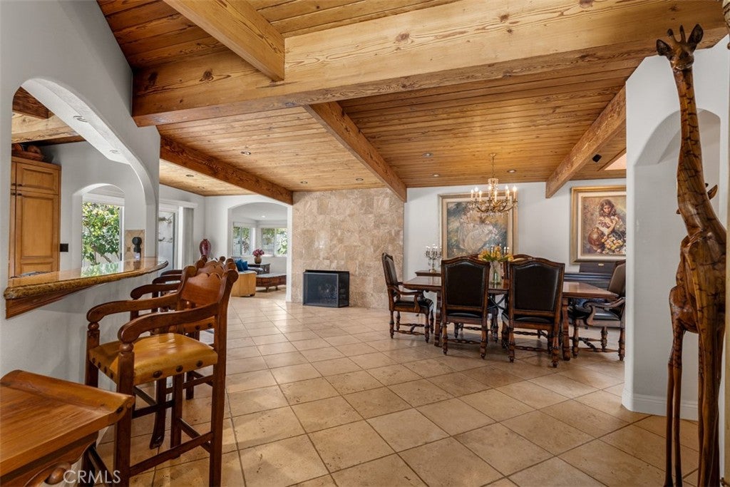 327 Santa Isabel