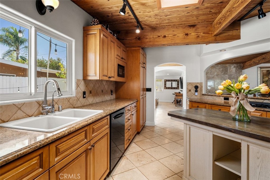 327 Santa Isabel, Newport Beach CA 92660 - Photo 9