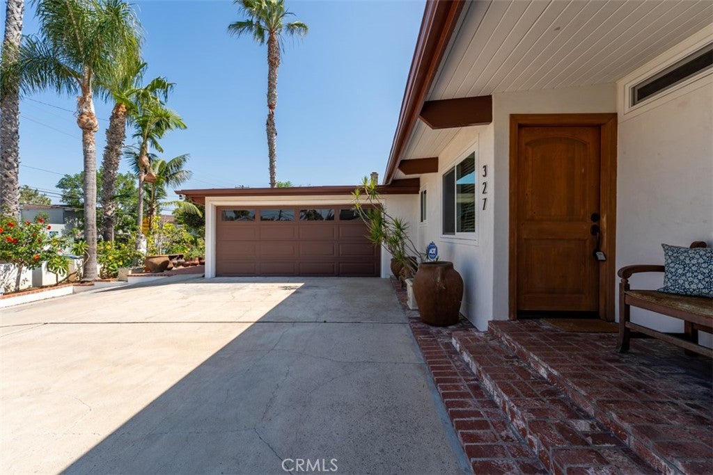 327 Santa Isabel