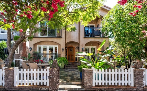 Photo of 132 Park AVE, Long Beach, CA 90803 (MLS # SB26194162)