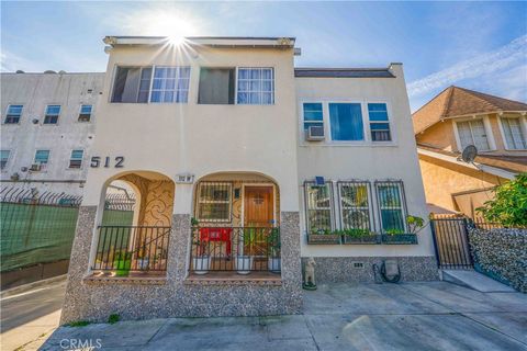 Photo of 512 W 41st Place, Los Angeles, CA 90037 (MLS # DW26032302)