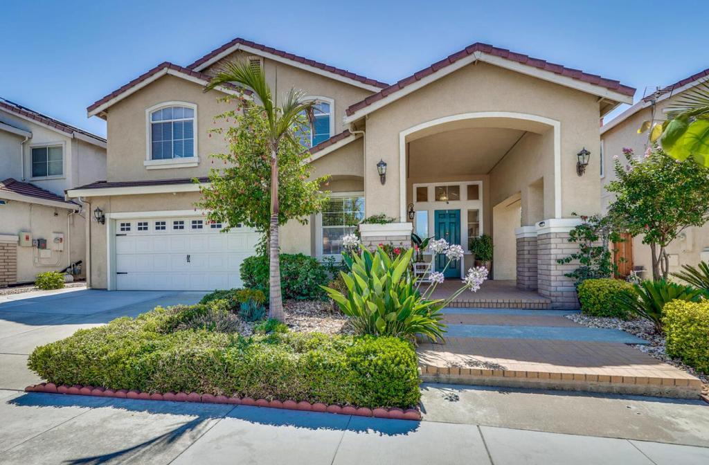 2128 Commodore Drive