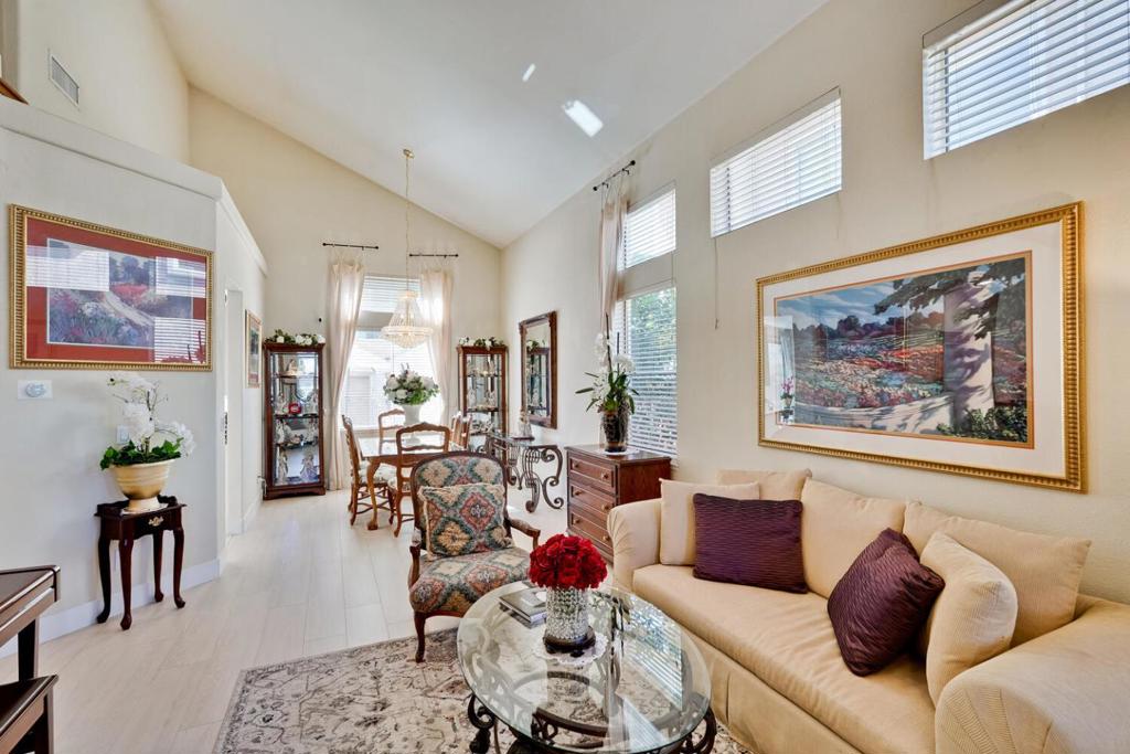 2128 Commodore Drive