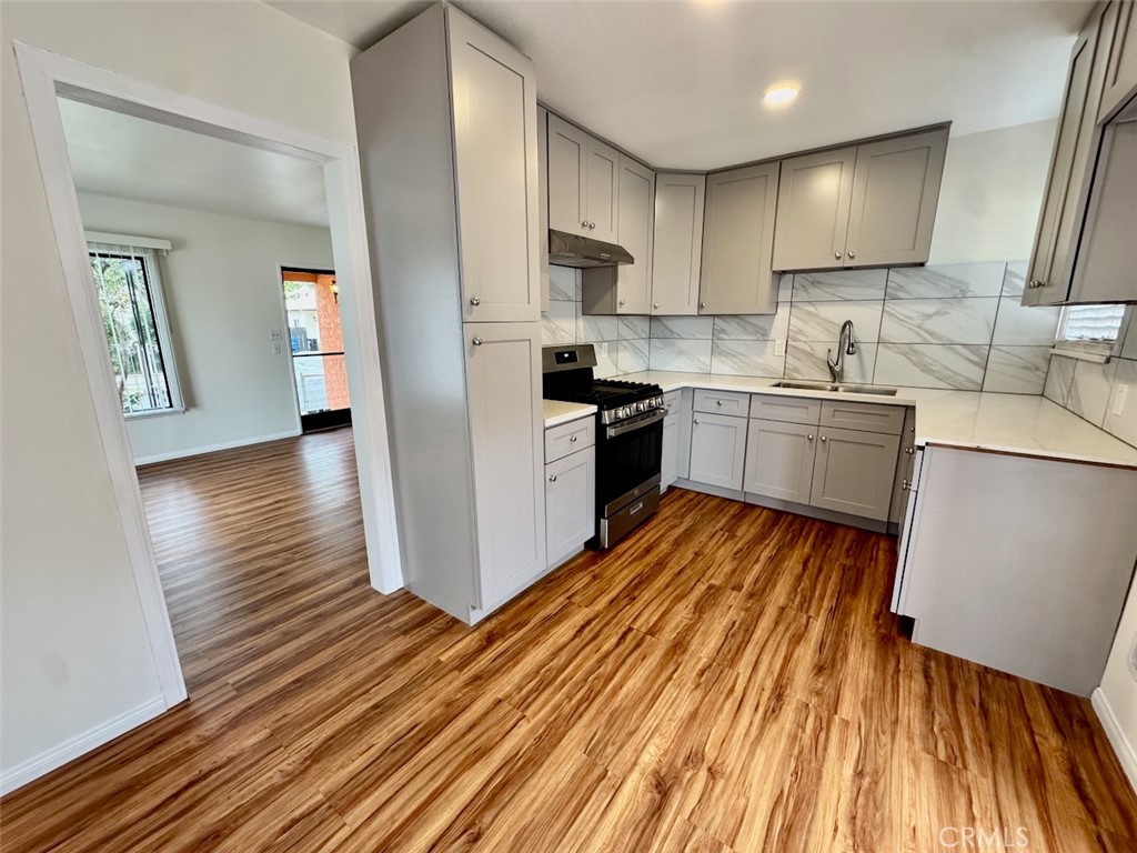 16903 Freeman