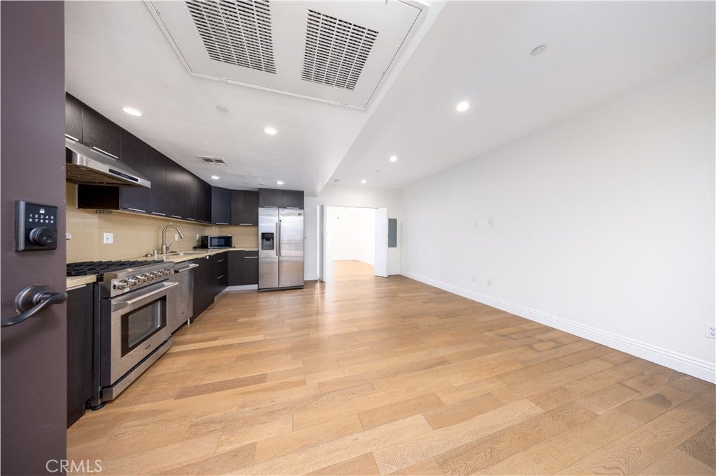 2939 Leeward 305