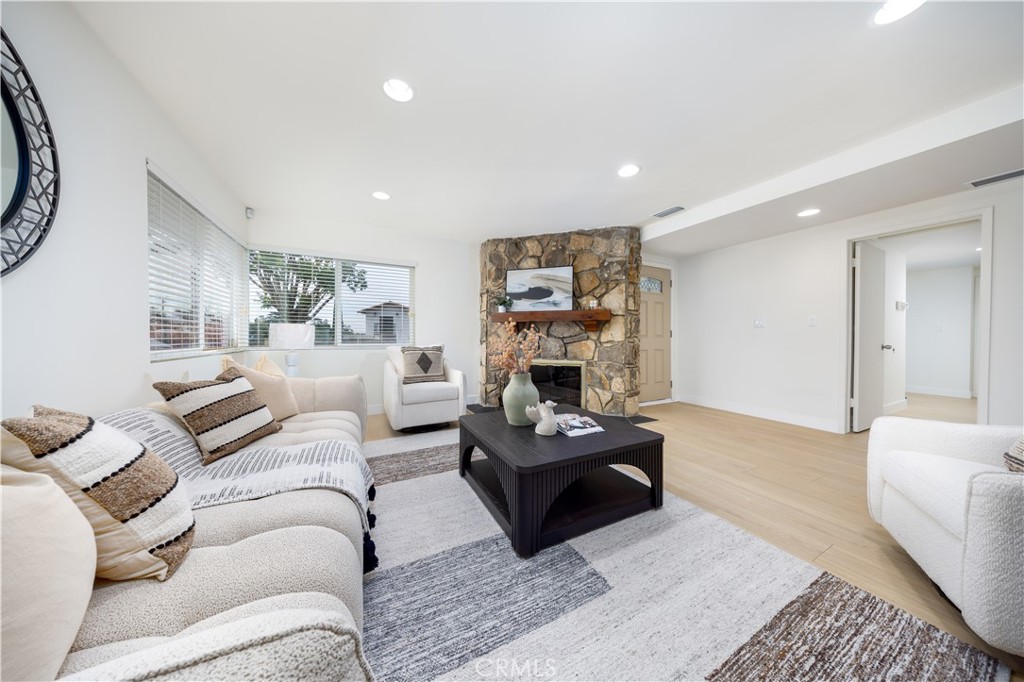 237 W Loma Alta