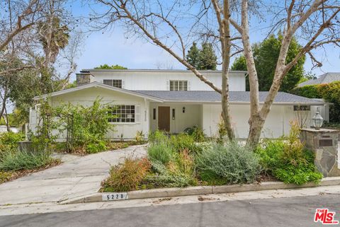 5220 Melvin Avenue Tarzana CA 91356