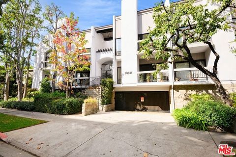 Photo of 10933 Wellworth Avenue #18, Los Angeles, CA 90024 (MLS # 26827919)
