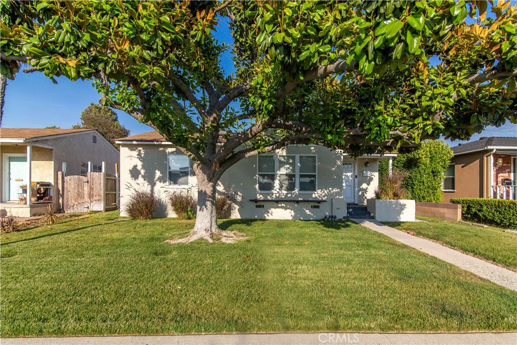 3820 Clark
