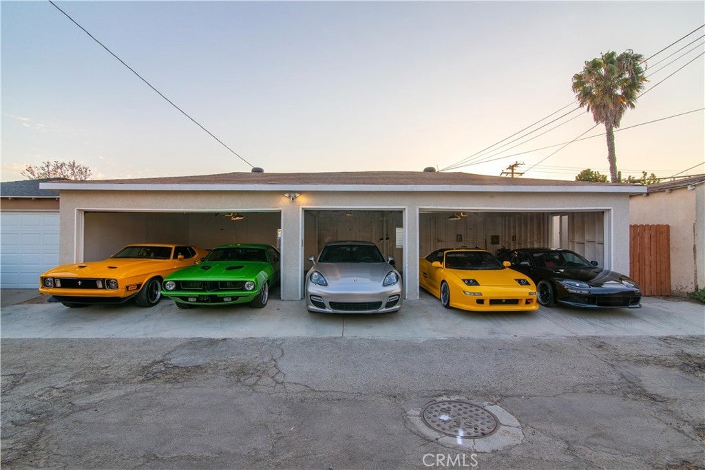 3820 Clark AVE