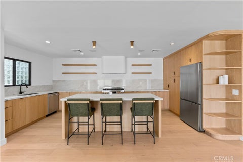 Photo of 13636 Riverside DR, Sherman Oaks, CA 91423 (MLS # SR26192661)