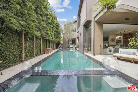 Photo of 1506 Walnut Avenue, Venice, CA 90291 (MLS # 25606207)