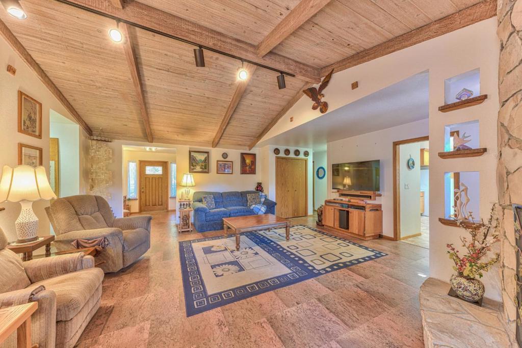 1239 Josselyn Canyon Road