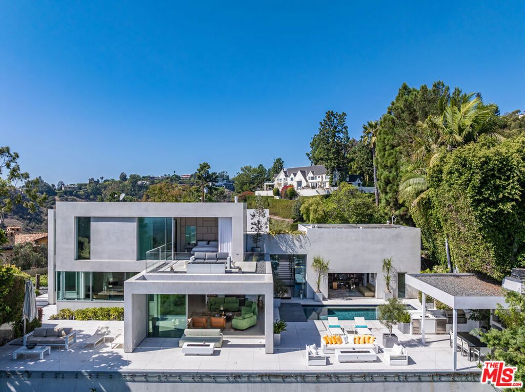 Photo of 1288 Angelo Drive, Beverly Hills, CA 90210 (MLS # 26672357)