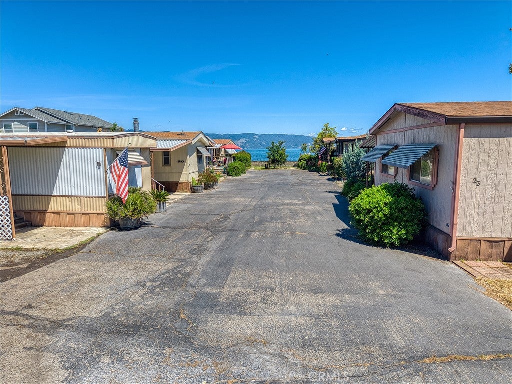 2776 Lakeshore