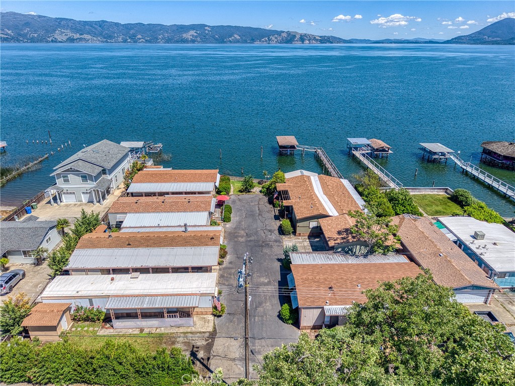 2776 Lakeshore