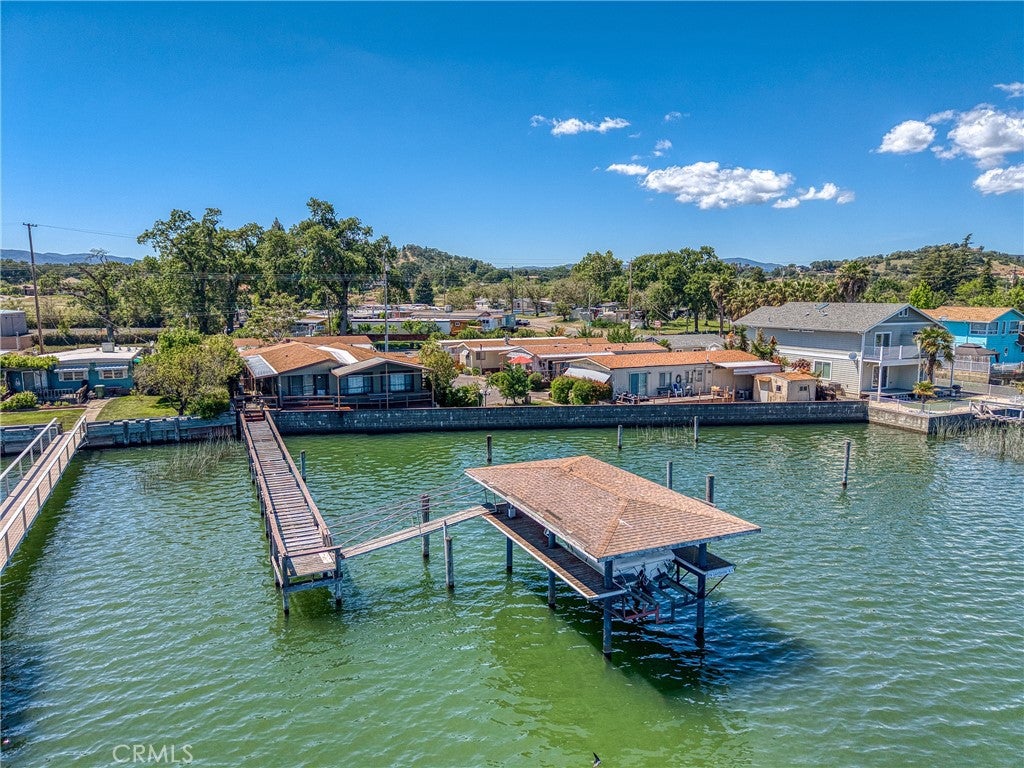 2776 Lakeshore