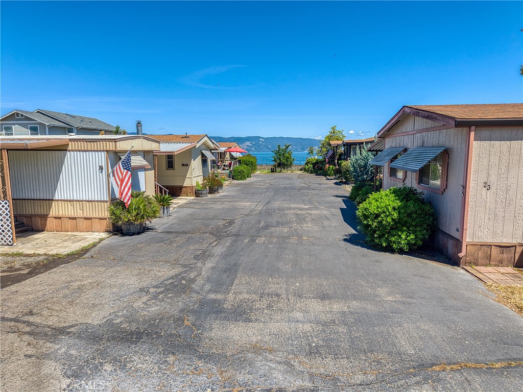 2776 Lakeshore
