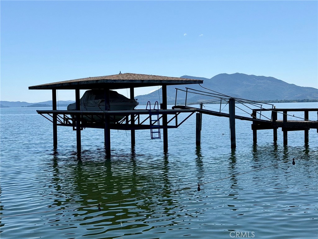 2776 Lakeshore