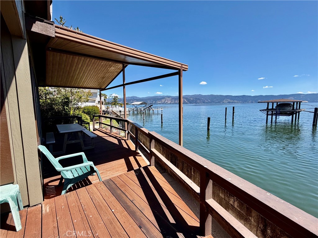 2776 Lakeshore