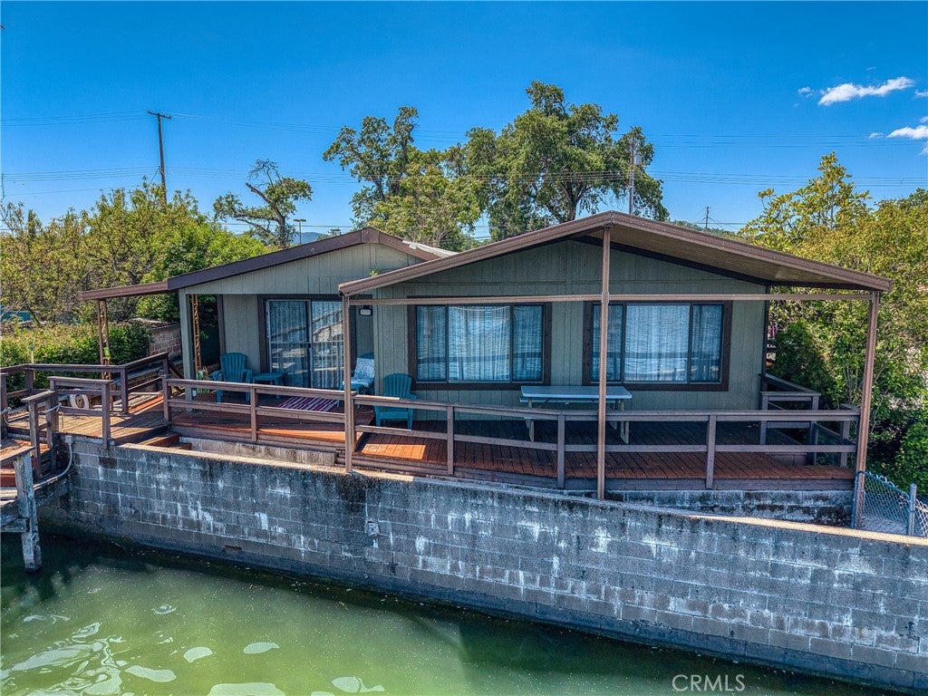 2776 Lakeshore