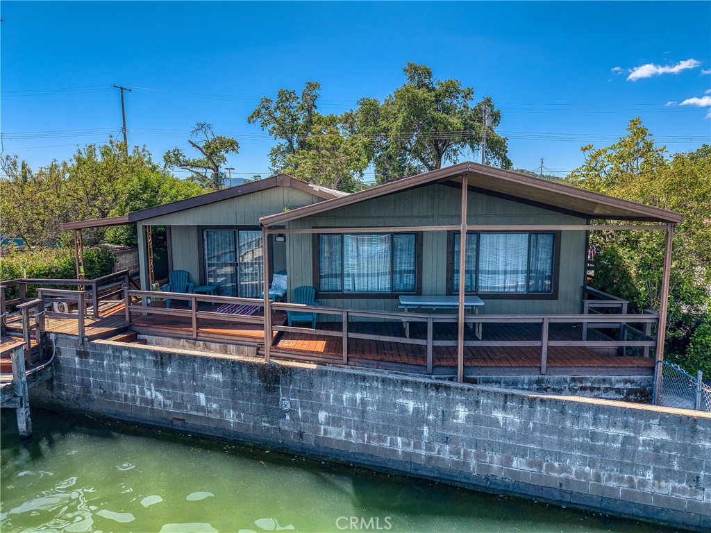 2776 Lakeshore