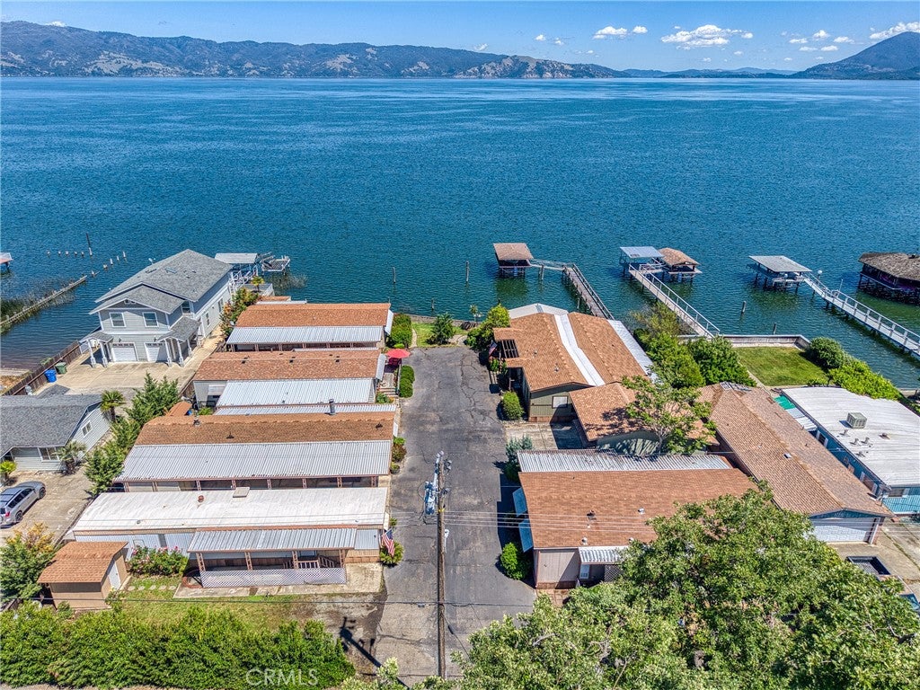 2776 Lakeshore