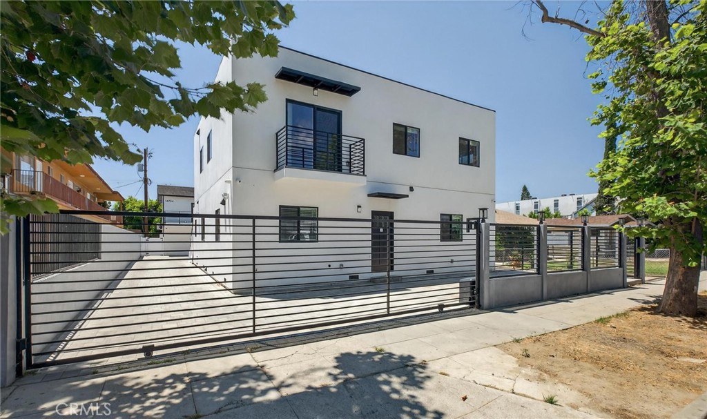 Beautifully remodeled two-bedroom, two bath unit with private rear yard, in a great area of Van Nuys. The two bedrooms include one primary bed with a private bath and the second bedroom has direct access to the hall bath. Additional features include wood floors throughout, heating and air conditioning, new appliances included, private washer and dryer in the unit, double pane windows for comfort and quiet and one parking space.