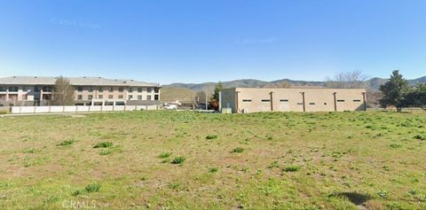 Photo of 4 West E St, Tehachapi, CA 93561 (MLS # HD25261589)