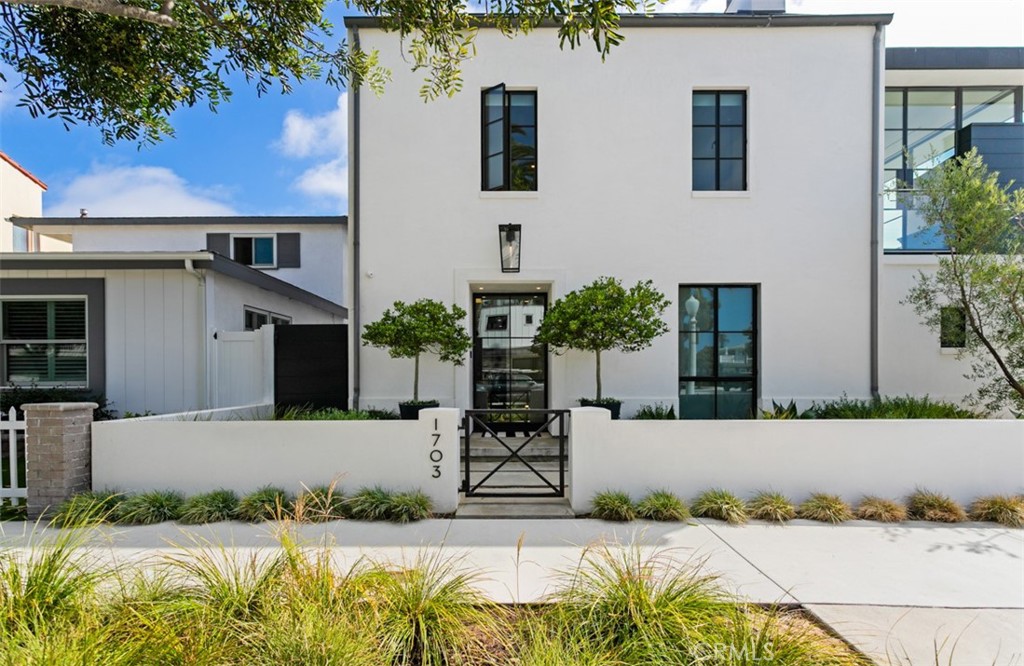 1703 E Ocean Boulevard