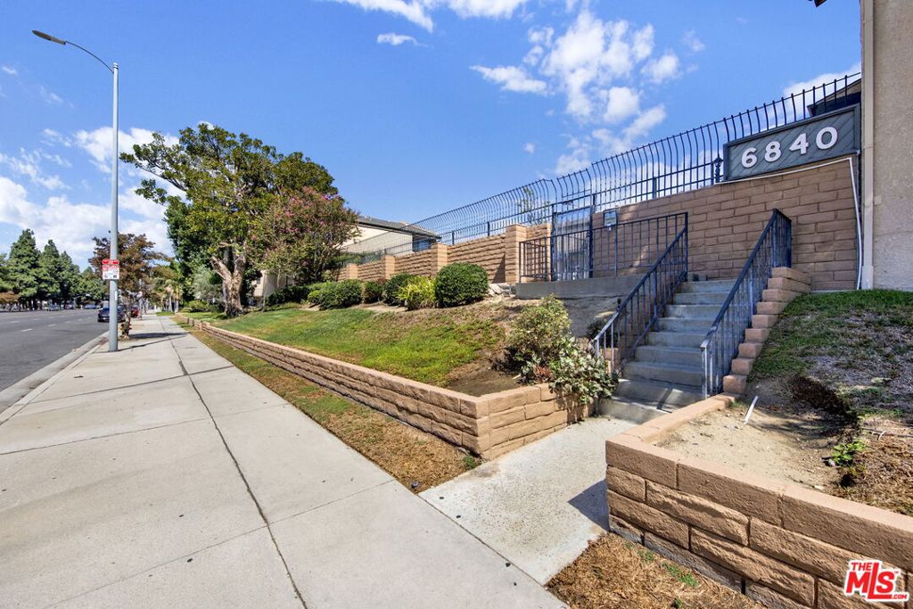 6840 Balboa Boulevard 507