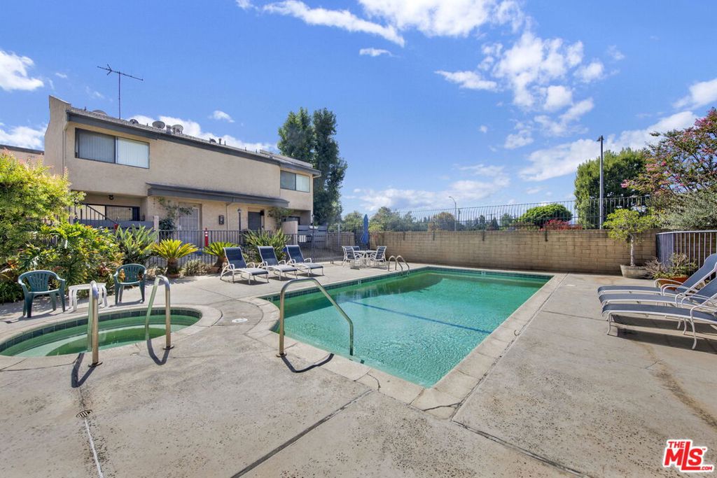 6840 Balboa Boulevard 507