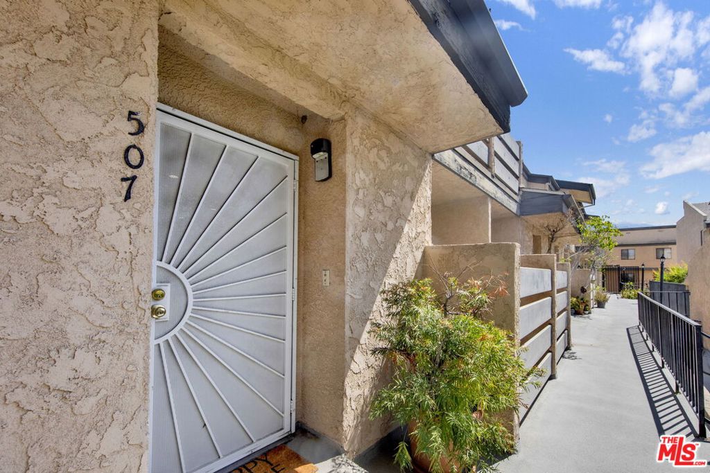 6840 Balboa Boulevard 507