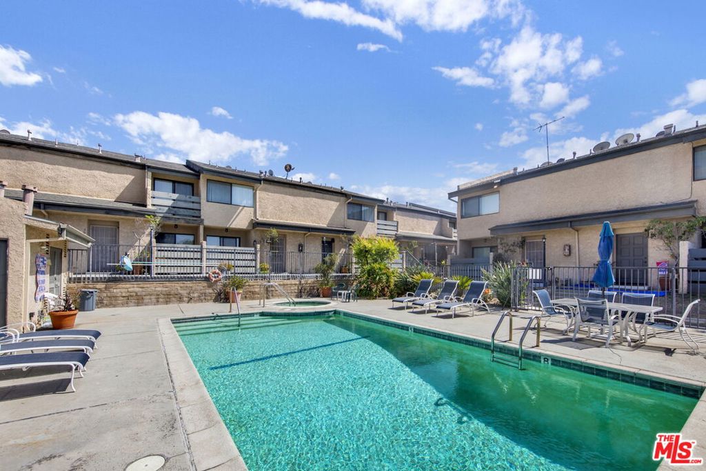 6840 Balboa Boulevard 507