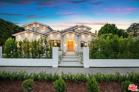 Photo of 4425 Atoll Avenue, Sherman Oaks, CA 91423 (MLS # 26634421)