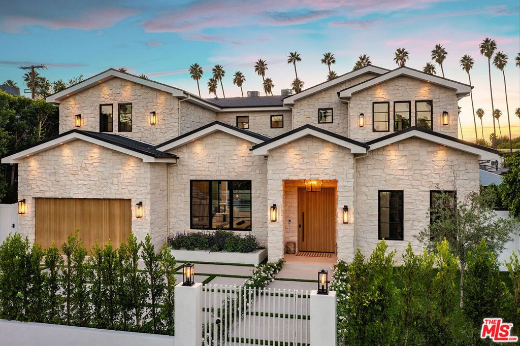 Photo of 4425 Atoll Avenue, Sherman Oaks, CA 91423 (MLS # 26634421)