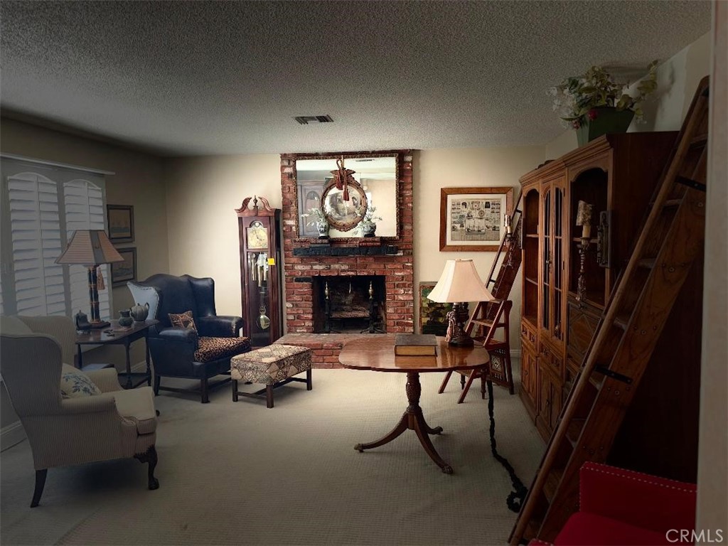 221 E Elwood