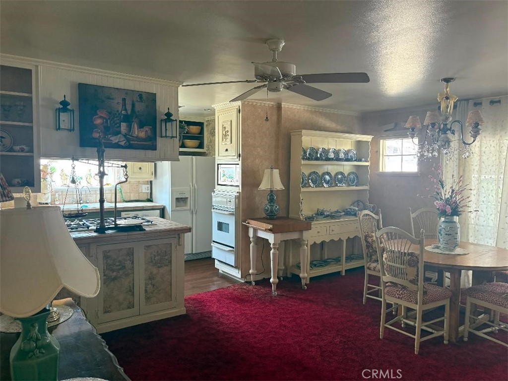 221 E Elwood