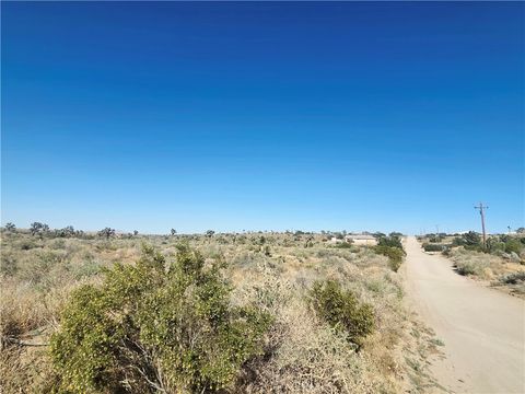 Photo of 0 VERDE ST, Oak Hills, CA 92335 (MLS # DW26076067)