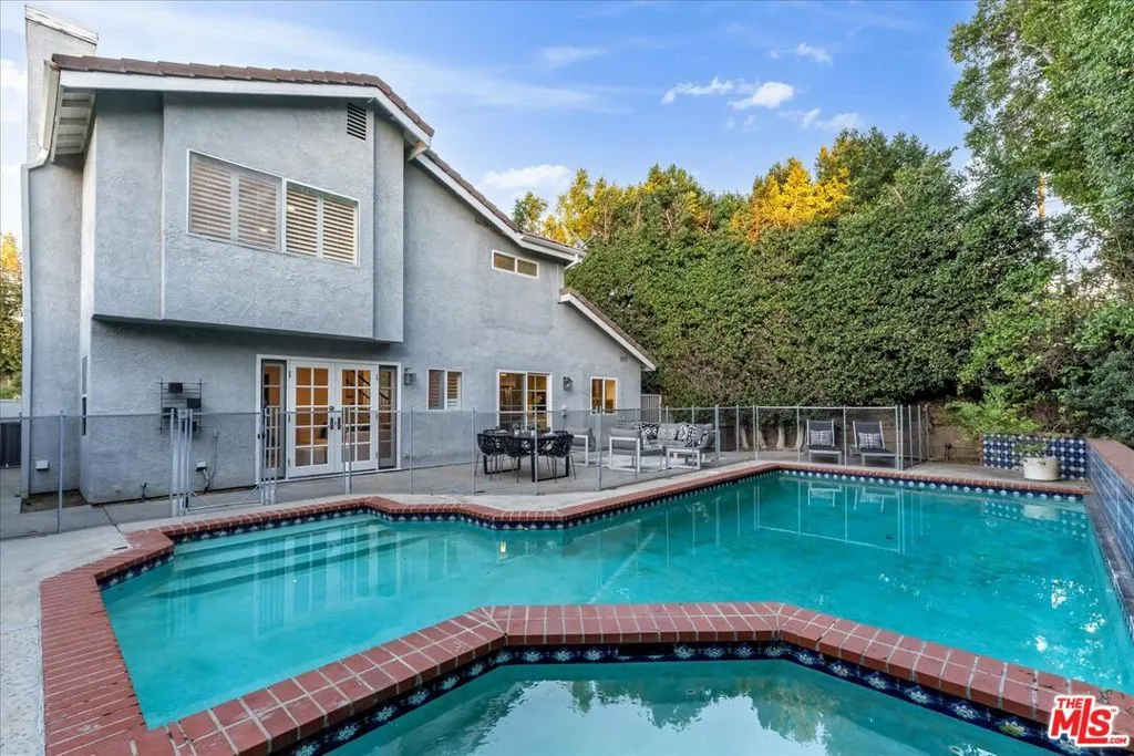 Encino, California 91436, United States, 4 Bedrooms Bedrooms, ,4 BathroomsBathrooms,Residential,Active,242819