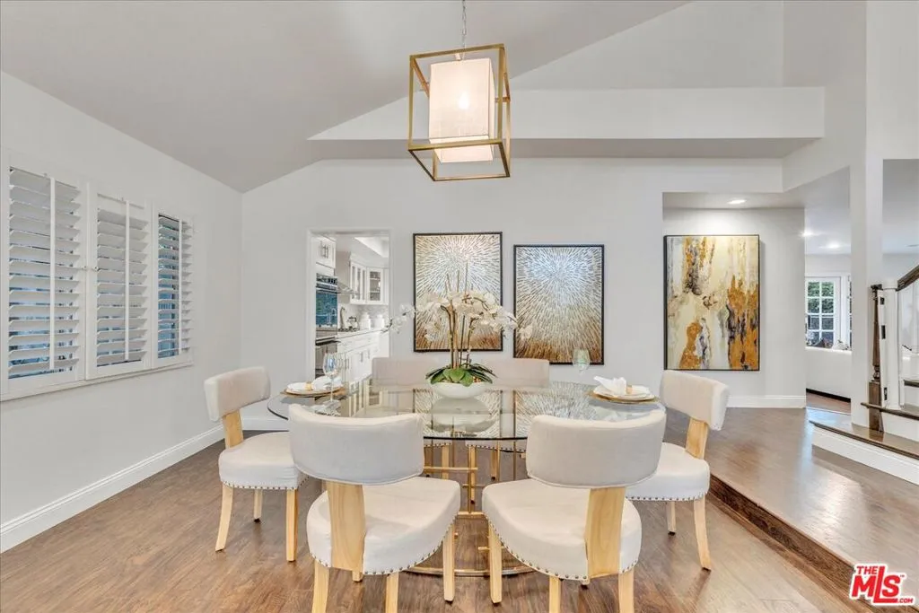 Encino, California 91436, United States, 4 Bedrooms Bedrooms, ,4 BathroomsBathrooms,Residential,Active,242819