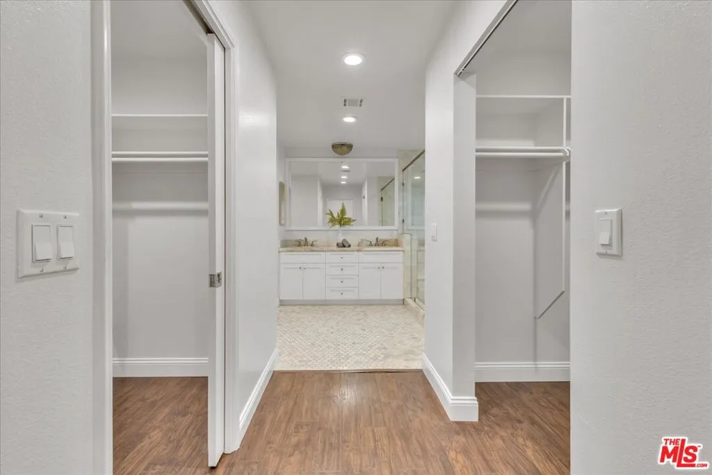 Encino, California 91436, United States, 4 Bedrooms Bedrooms, ,4 BathroomsBathrooms,Residential,Active,242819