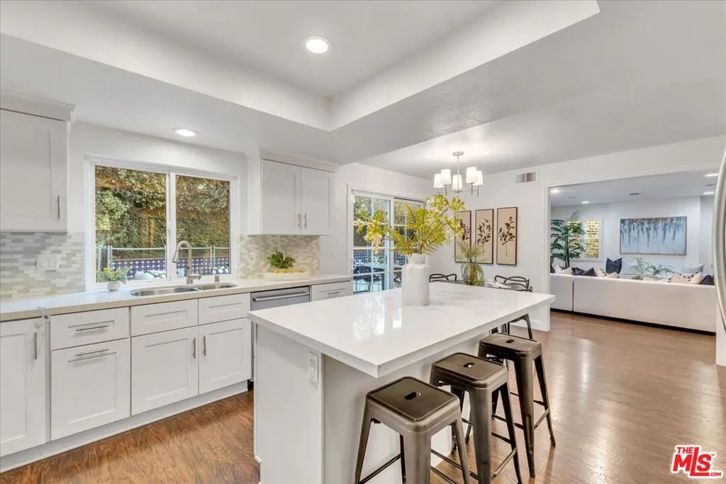 Encino, California 91436, United States, 4 Bedrooms Bedrooms, ,4 BathroomsBathrooms,Residential,Active,242819