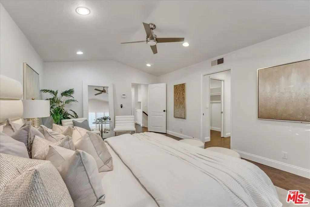 Encino, California 91436, United States, 4 Bedrooms Bedrooms, ,4 BathroomsBathrooms,Residential,Active,242819