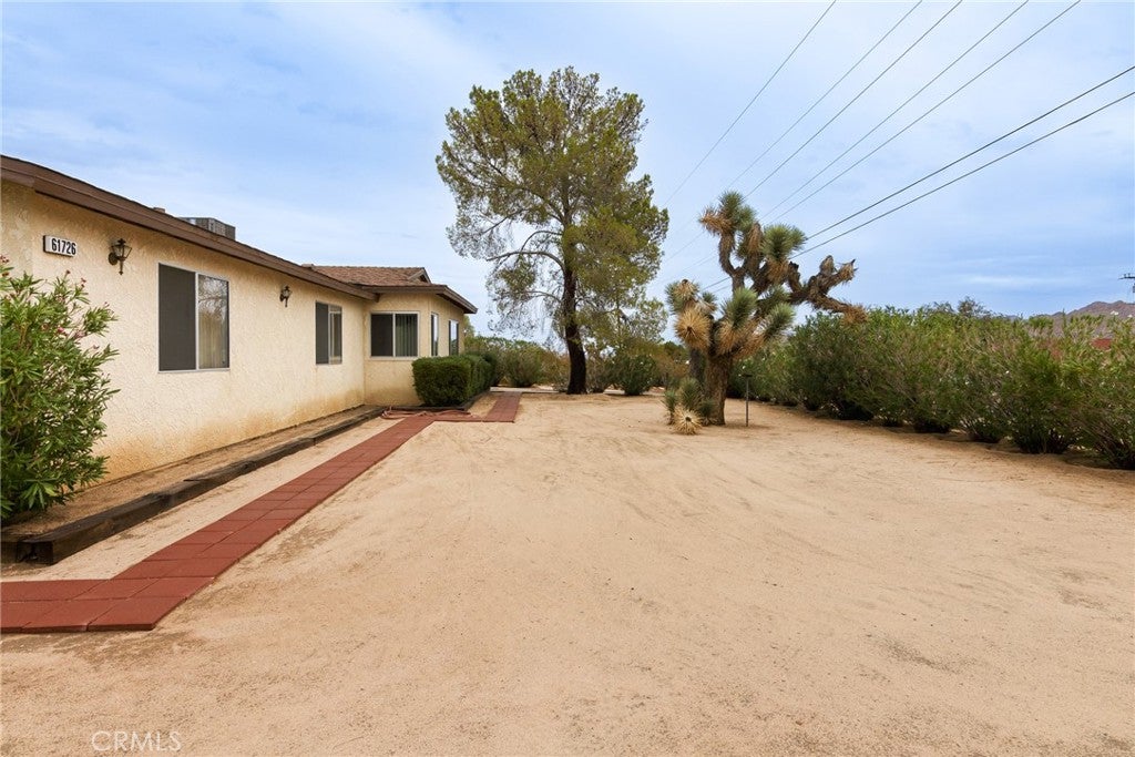 61726 Hilltop